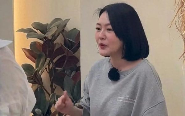 凡资配 小S韩国现身尽显憔悴，惹众人担忧